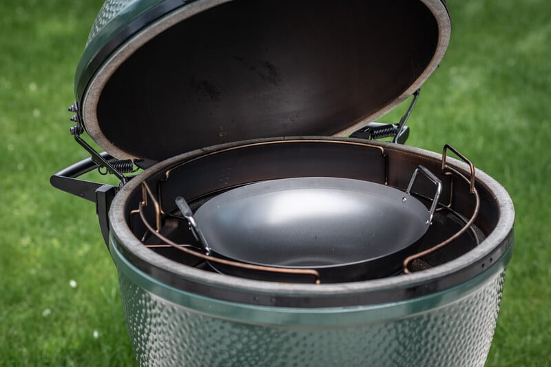 A szénacél grill wok használata, tisztítása, Karbantartása Big Green Egg