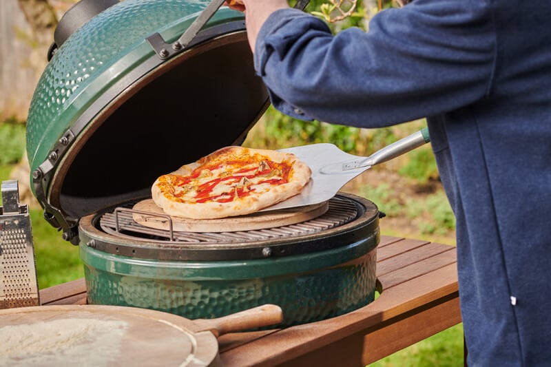 Tökéletes pizza sütése a Big Green Eggben – 4 összetevővel